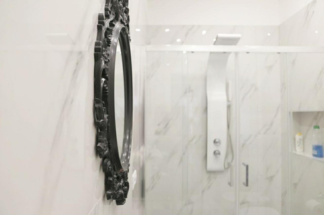 La Dukesca Chic Apartment เนเปิลส์ ภายนอก รูปภาพ