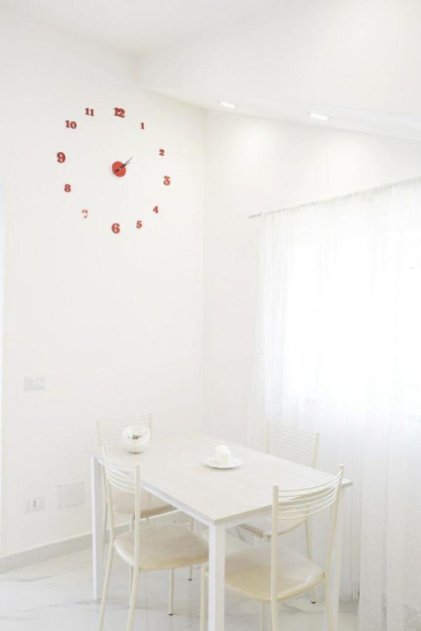 La Dukesca Chic Apartment เนเปิลส์ ภายนอก รูปภาพ